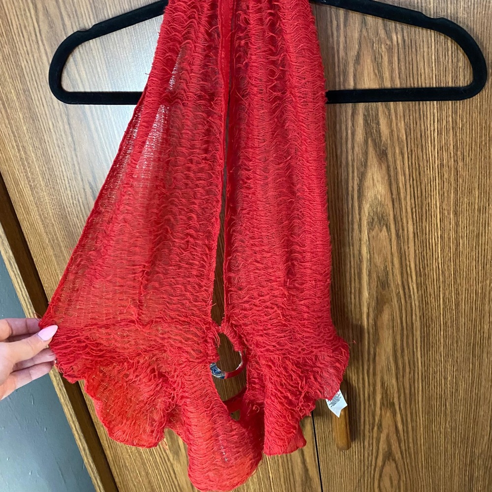 PrettyLittleThing Halter Top Women US 12 Red Textured Plunge Ring‎ Detail